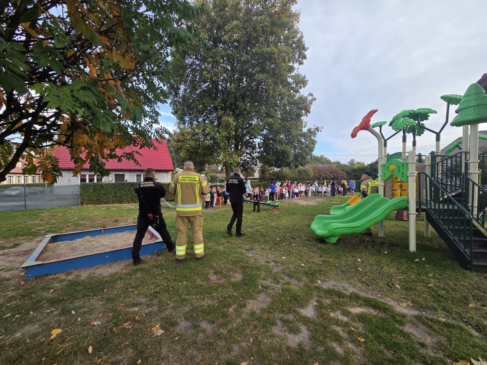 Zdjęcie: Praktyczne sprawdzenie ewakuacji w Przedszkolu w Baniach.