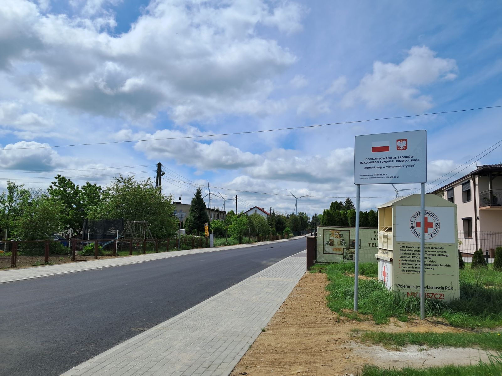 Zdjęcie: Remont drogi w miejscowości Tywica.